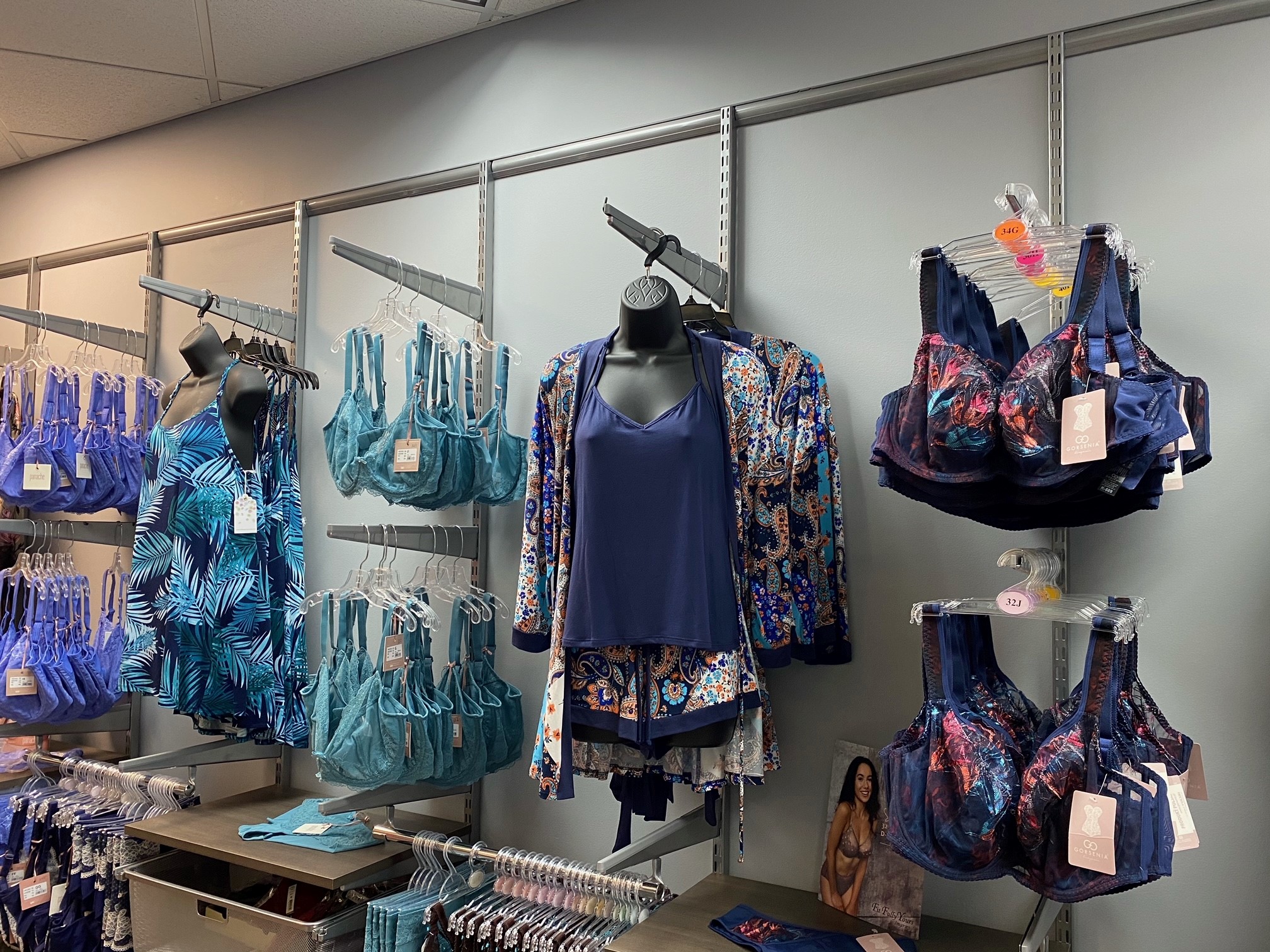 Contact-free bra fit service at M&S stores in England - iXtenso – retail  trends